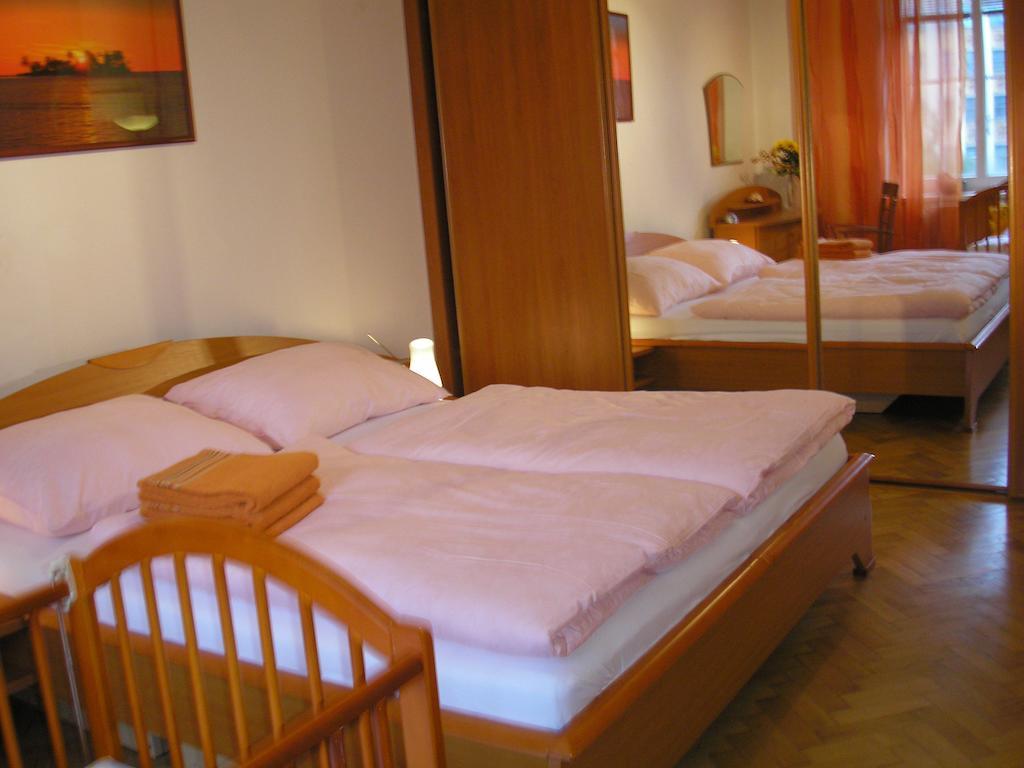 Apartment Accommodation Up To 17 Μπρατισλάβα Δωμάτιο φωτογραφία