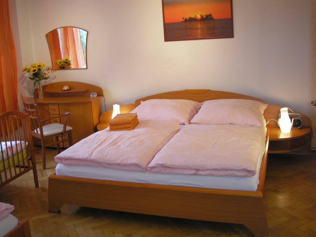 Apartment Accommodation Up To 17 Μπρατισλάβα Δωμάτιο φωτογραφία