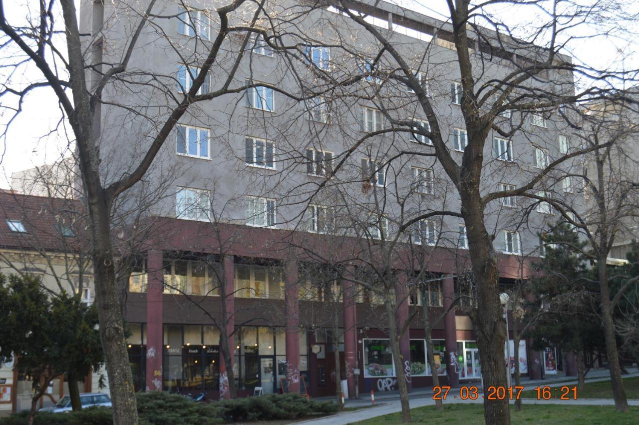 Apartment Accommodation Up To 17 Μπρατισλάβα Εξωτερικό φωτογραφία